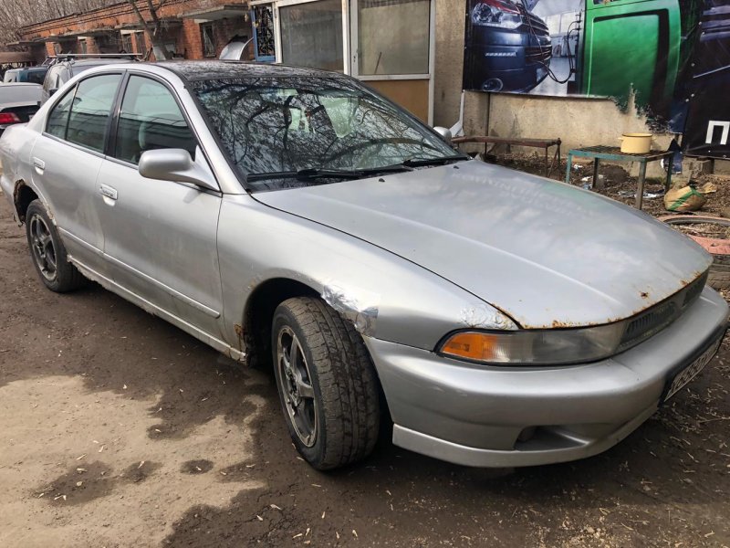 Mitsubishi GALANT 2001.